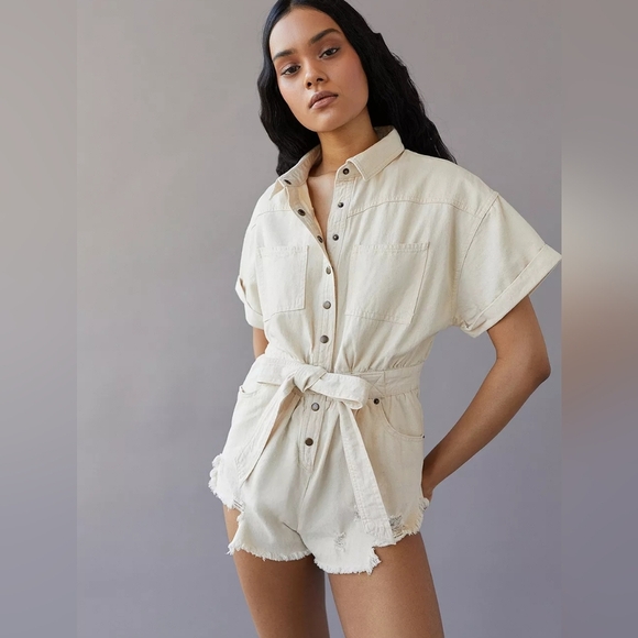 Urban Outfitters BDG Women Romper Cream Belt Short Sleeve Devon Distressed Denim - Picture 1 of 11
